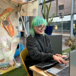 LUISTER – Op zoek naar de juiste woorden voor een brief of mail? Dienst Woorden helpt jou – door Laurentien Adriaens