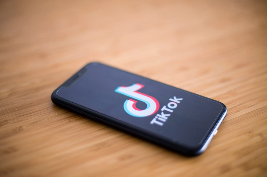 Schoonheidsfilters weg? TikTok zet jongeren en zelfbeeld centraal – door Jasper Leeten