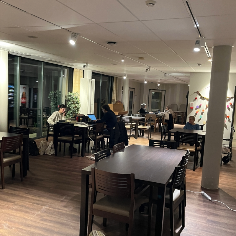 LUISTER – Blokbar woonzorgcentrum Hogevijf opent voor tweede jaar op rij de deuren – door Jasper Leeten