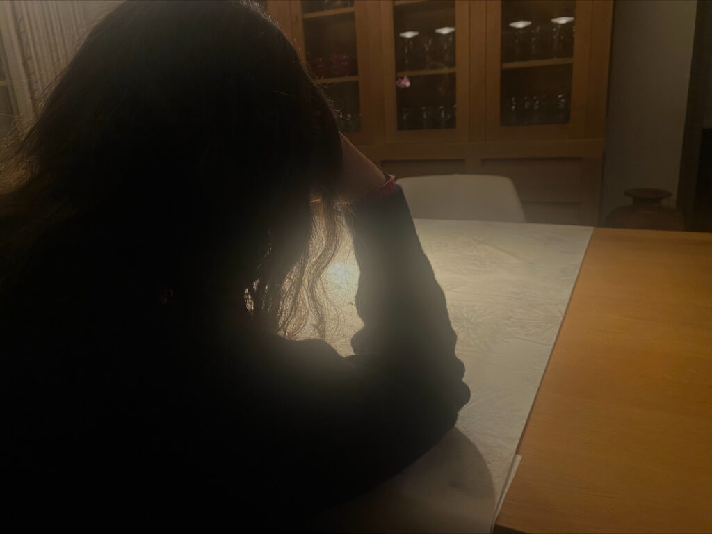 Meer jongeren contacteerden Tele-Onthaal tijdens de feestdagen: “Praten over mentale problemen betekent niet dat jongeren daadwerkelijk ook begeleiding zoeken” – door Pauline Brabants