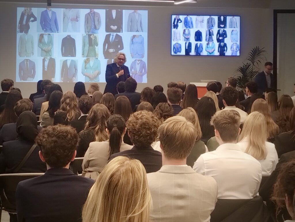 PXL-studenten in VOKA letterlijk ‘suited for business’ – door Merith Joris