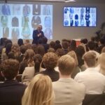 PXL-studenten in VOKA letterlijk ‘suited for business’ – door Merith Joris