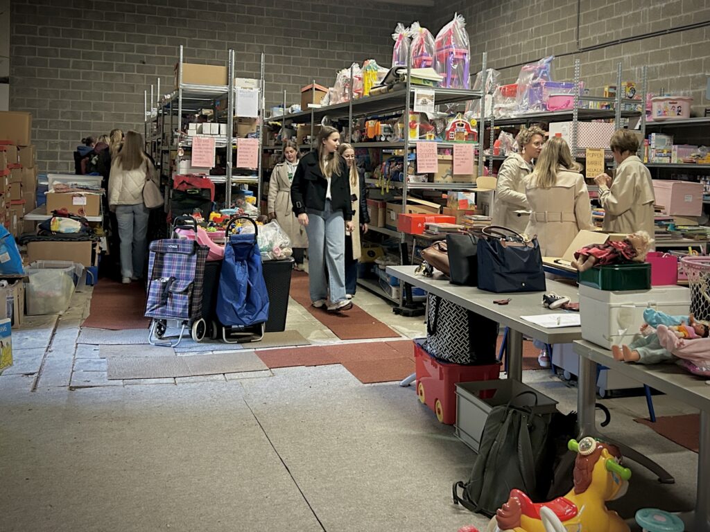 Toekomstige kleuterleerkrachten maken kennis met vrijwilligerswerk bij Speelgoedbank Hasselt – door Flor Smeets