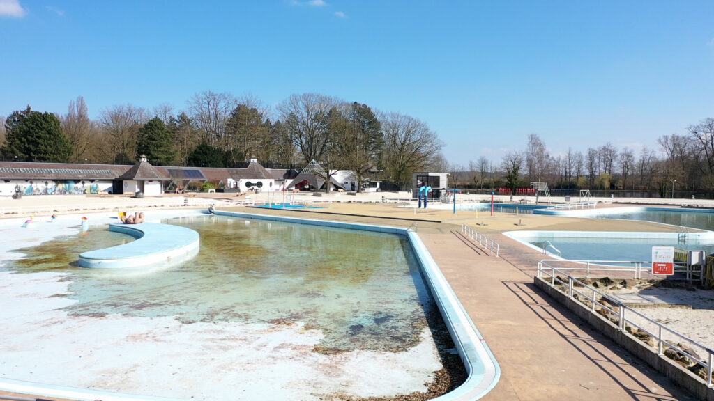 Zinken of zwemmen: discussie over de nieuwe zwembaden in Diest – door Paulien Beckx