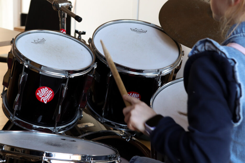 Kinderen zetten hun eerste stappen in muziek: binnenkijken in de Muziekclub 6+ in Hasselt