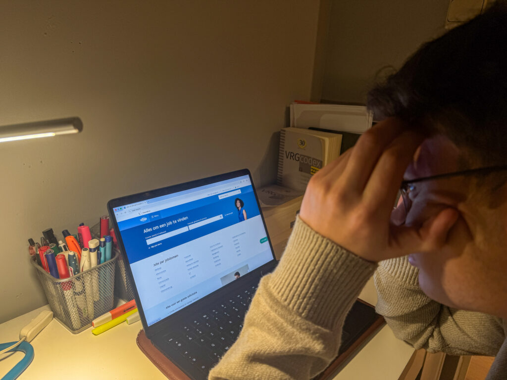 Steeds meer studenten combineren school en werk: ‘Voor velen wordt het te veel’, waarschuwt psycholoog Anteunis