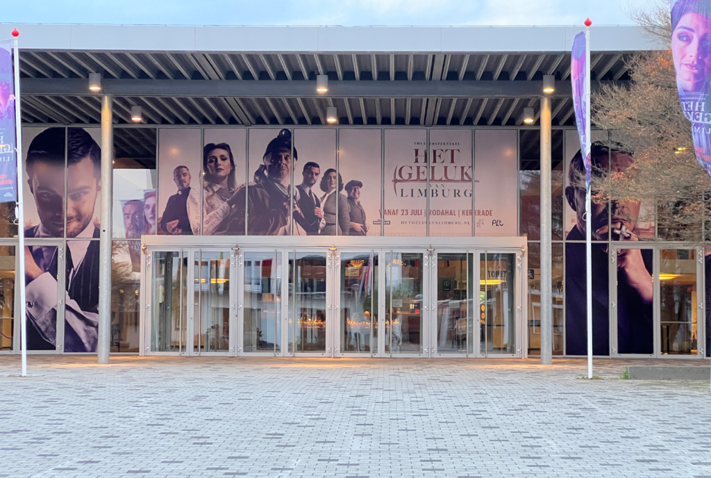 Honderdste voorstelling ‘Het Geluk van Limburg’: Een ode aan de koempels