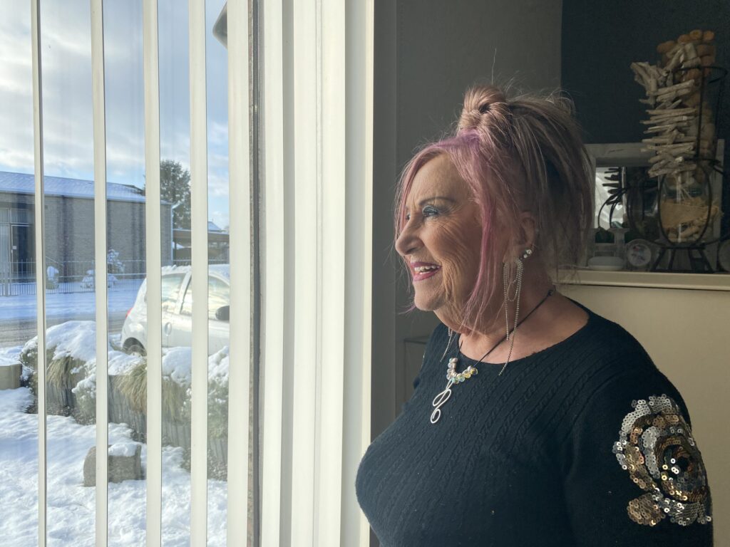 Eenzaamheid bij senioren: ‘Je kan omringd zijn door mensen en je toch eenzaam voelen’