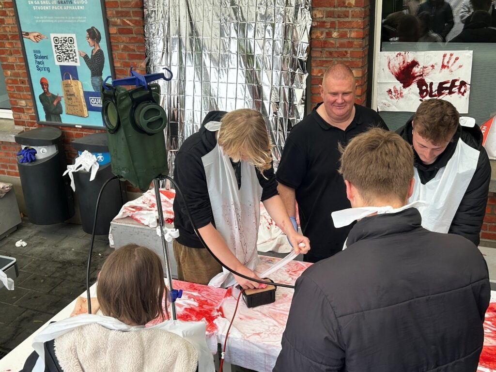 Bloed en verbanden: zo trainen PXL-studenten ‘bleeding control’